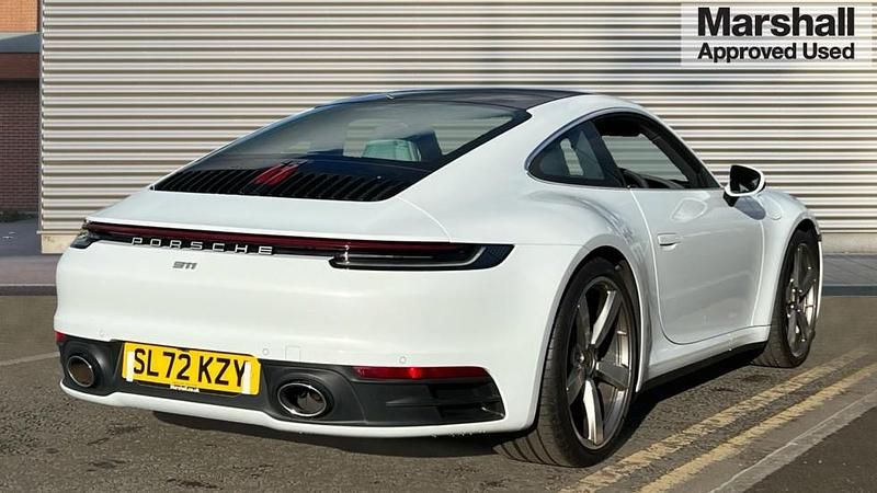 Used Porsche 911 Carrera 385 HP (283 kW) 2022 White Coupe