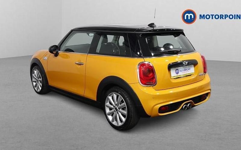 Used Mini Cooper S Hatch 192 HP (141 kW) 2017 Orange Hatchback
