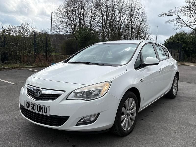 Used Vauxhall Astra 2010 White Hatchback