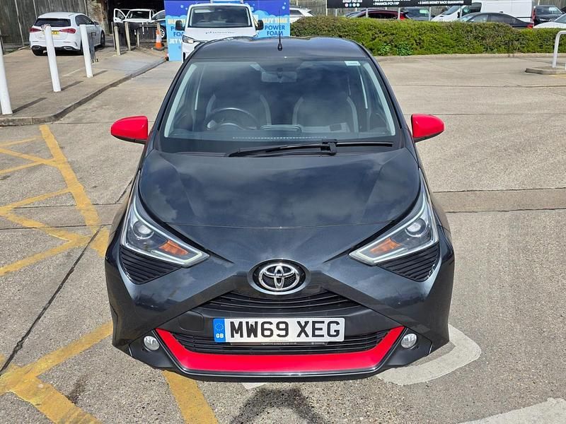 Begagnad Toyota Aygo Trend 2020 Grå Halvkombi