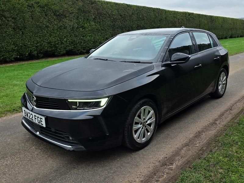 Used Vauxhall Astra Design Edition 130 HP (95 kW) 2022 Black Hatchback