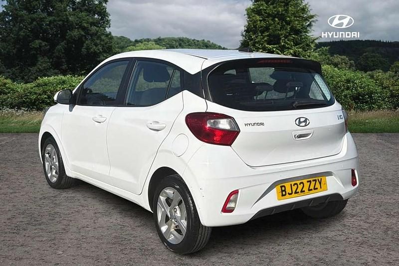 Used Hyundai i10 SE 65 HP (47 kW) 2022 White Hatchback