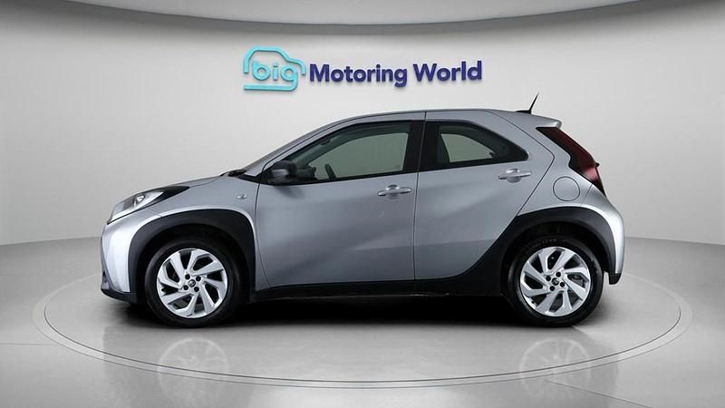 Used Toyota Aygo X PURE 72 HP (52 kW) 2023 Silver SUV