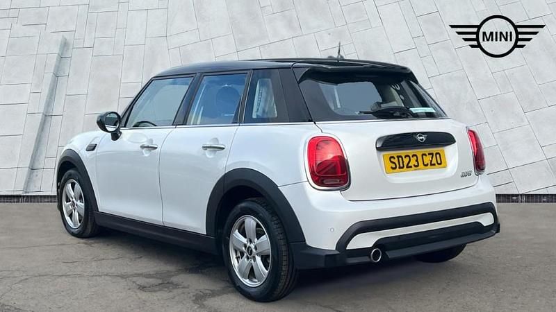 Used Mini Cooper Classic 134 HP (98 kW) 2023 White Hatchback