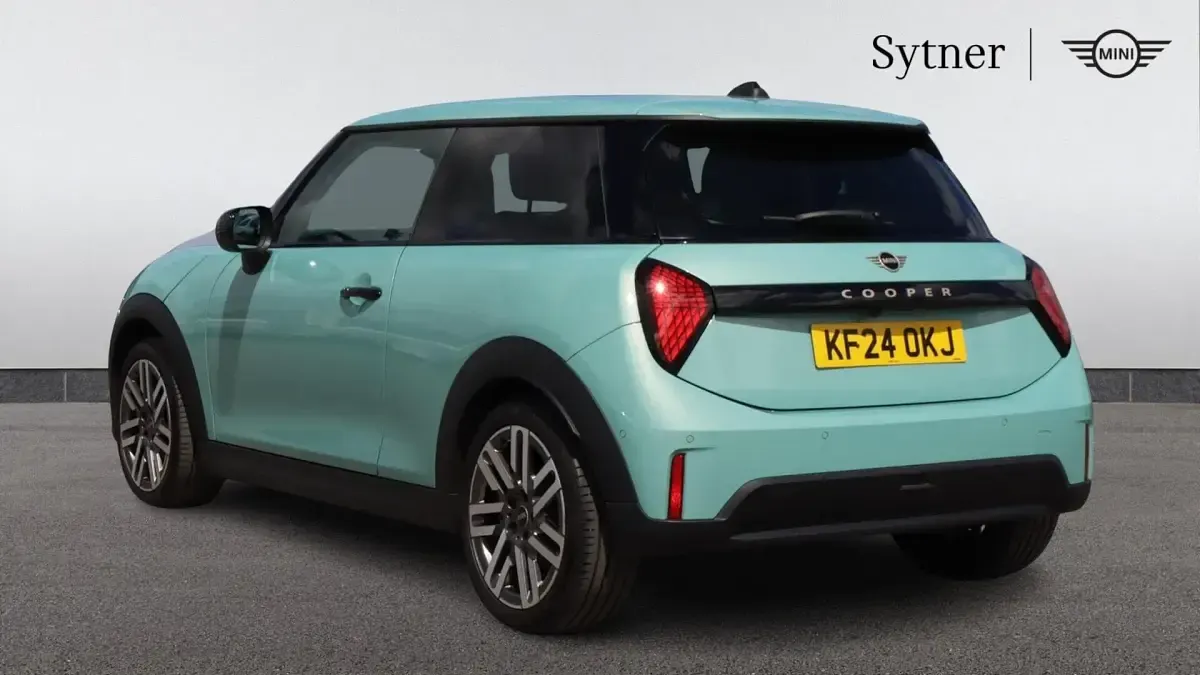 Used Mini Cooper Hatch 154 HP (113 kW) 2024 Green Hatchback