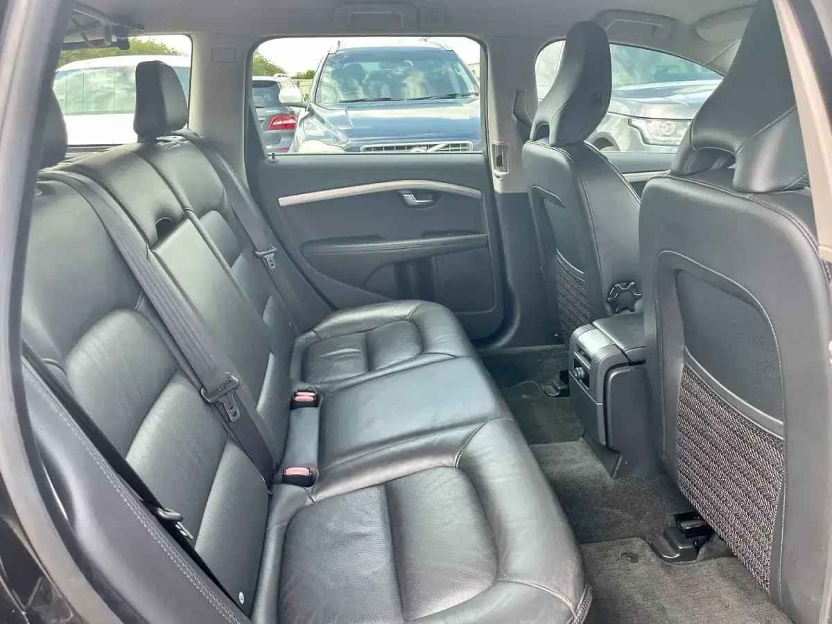 Used Volvo XC70 SE Lux 181 HP (133 kW) 2014 Black Estate