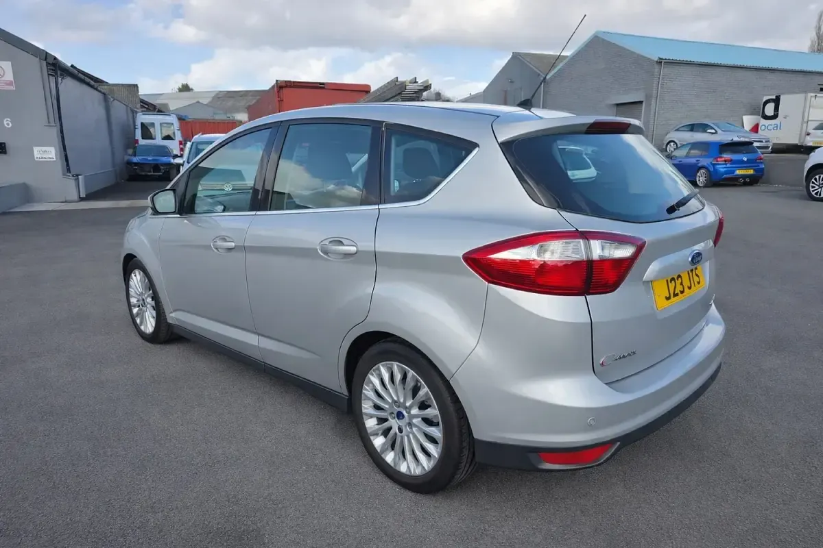 Käytetty Ford C-MAX Titanium 2011 Hopea Tila-auto