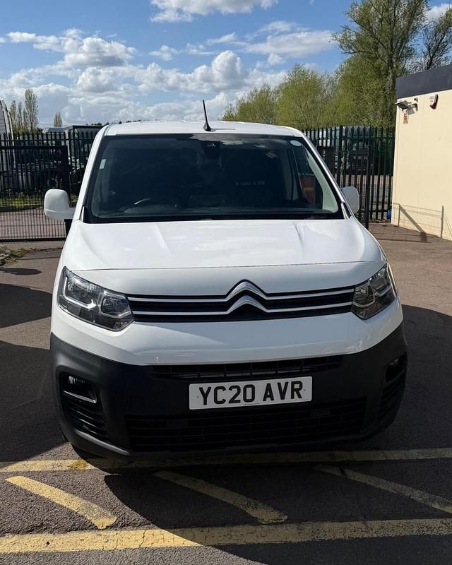 Used Citroën Berlingo 100 HP (73 kW) 2020 White MPV