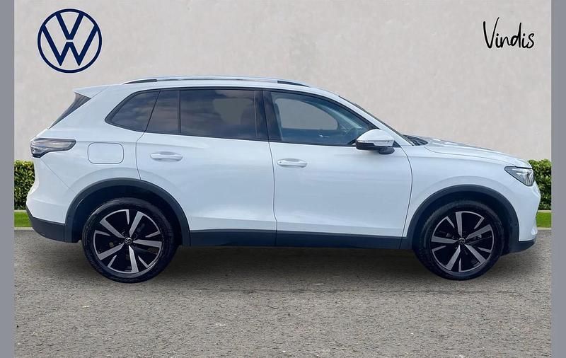 Second-hand VW Tiguan Match 150 CP (110 kW) 2025 Alb SUV