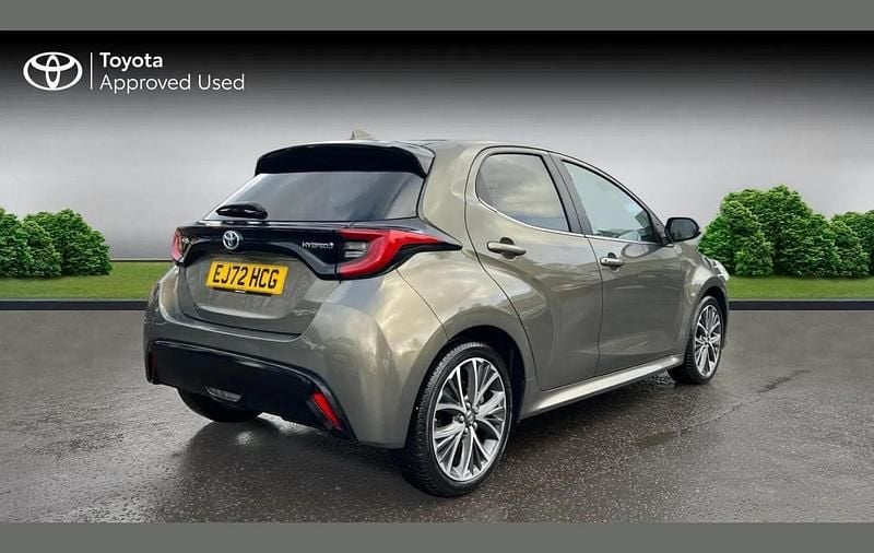 Second-hand Toyota Yaris Hybrid 116 CP (85 kW) 2022 Maro Hatchback