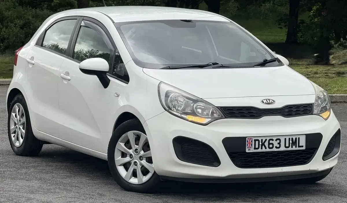 Used Kia Rio 2013 White Hatchback