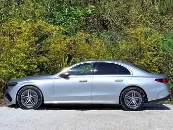 Usado Mercedes E200 AMG line 204 HP (150 kW) 2025 Prateado Sedan