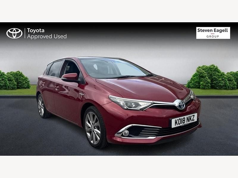 Used Toyota Auris Hybrid 136 HP (100 kW) 2018 Red Hatchback