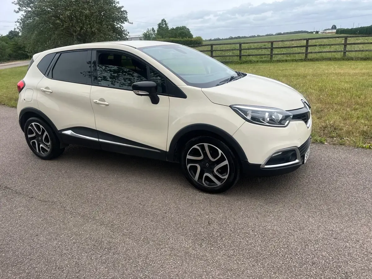 Used Renault Captur Dynamique 2015 Cream SUV