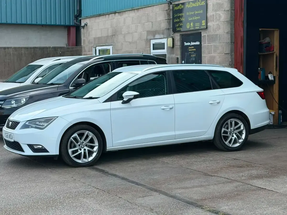Used Seat Leon SE Dynamic 108 HP (79 kW) 2016 White Estate