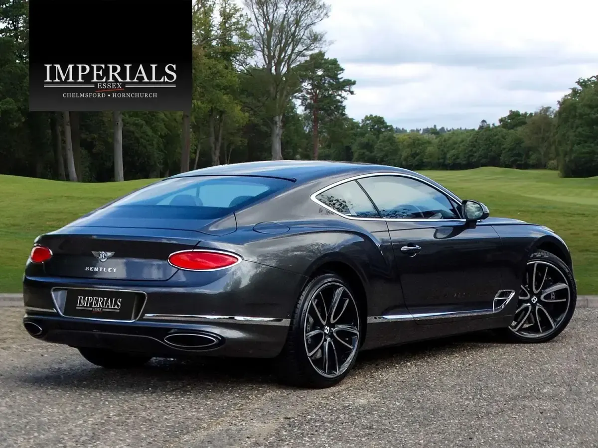 Begagnad Bentley Continental 635 HK (467 kW) 2019 Grå Sportkupé