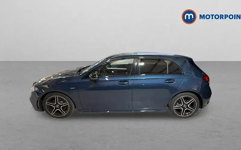 Used Mercedes A180 Executive 136 HP (100 kW) 2022 Blue Hatchback