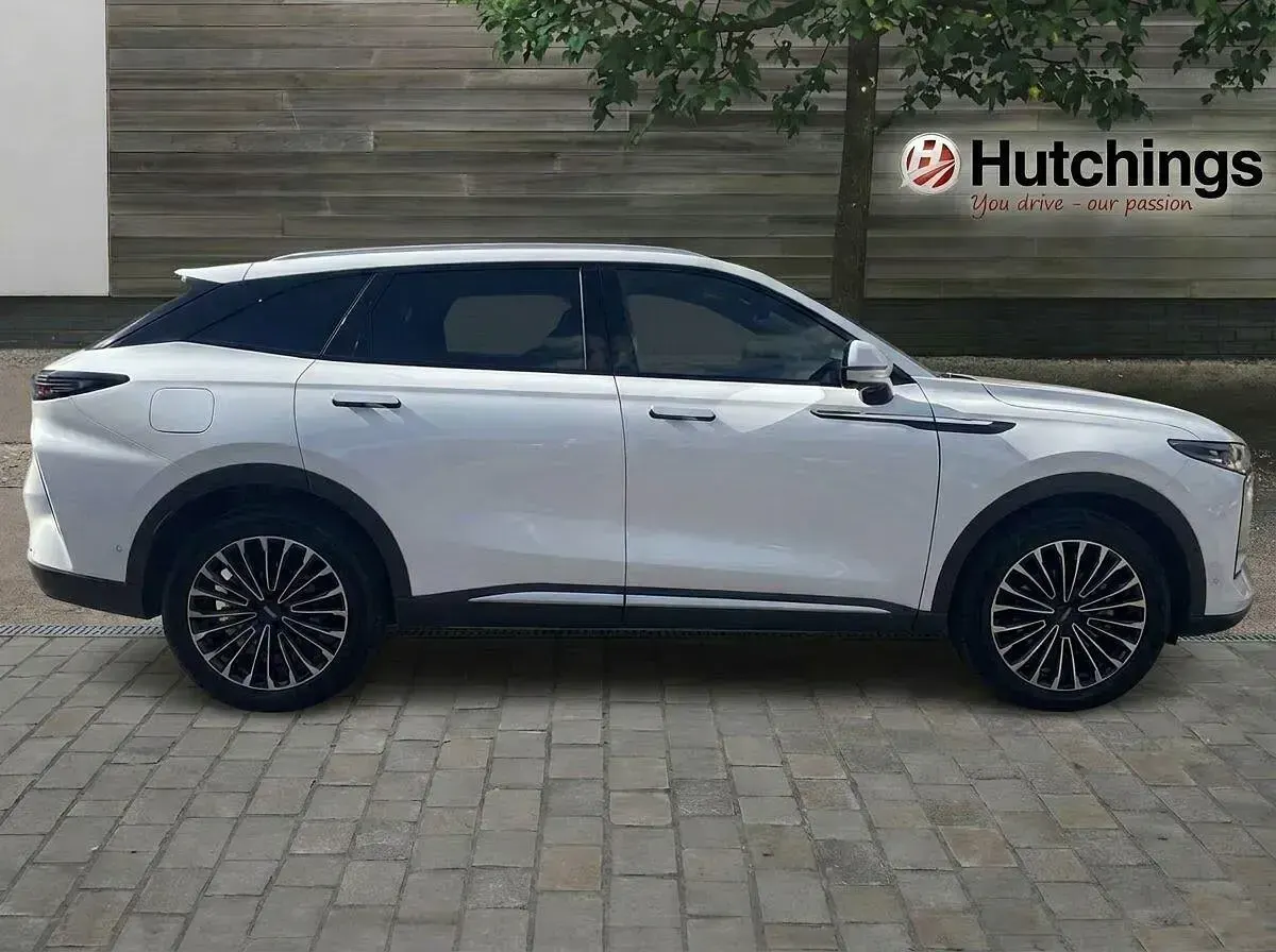 Used Omoda 9 537 HP (394 kW) 2025 White SUV