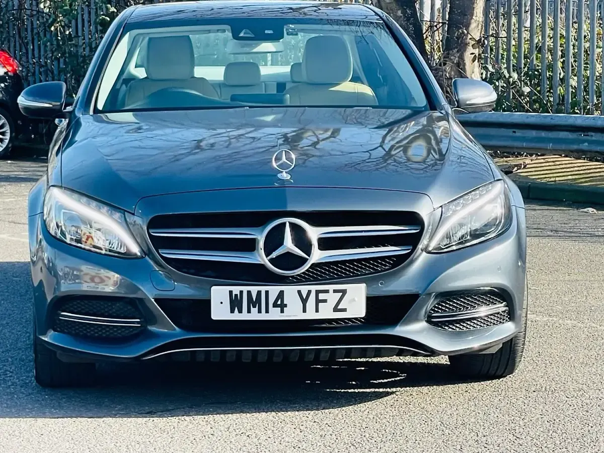 Usado Mercedes C200 184 CV (135 kW) 2014 Gris Berlina