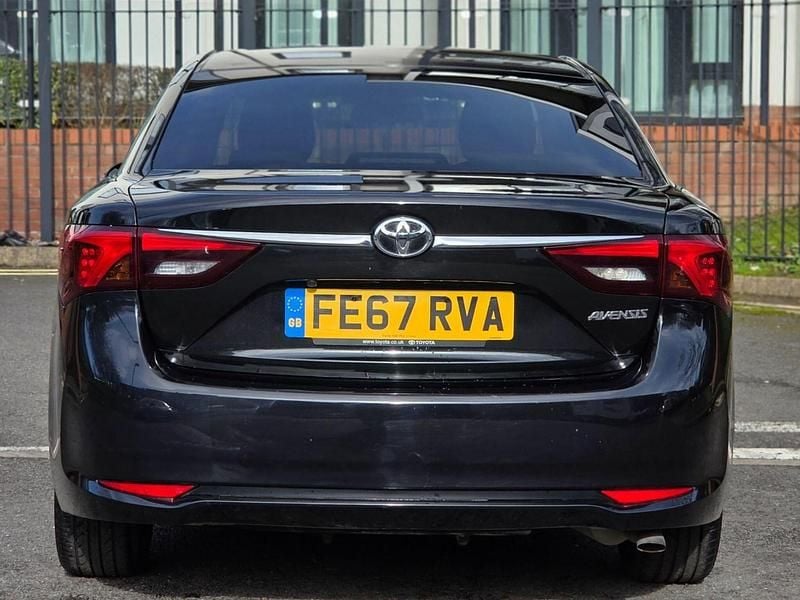 Used Toyota Avensis Design 143 HP (105 kW) 2017 Black Sedan