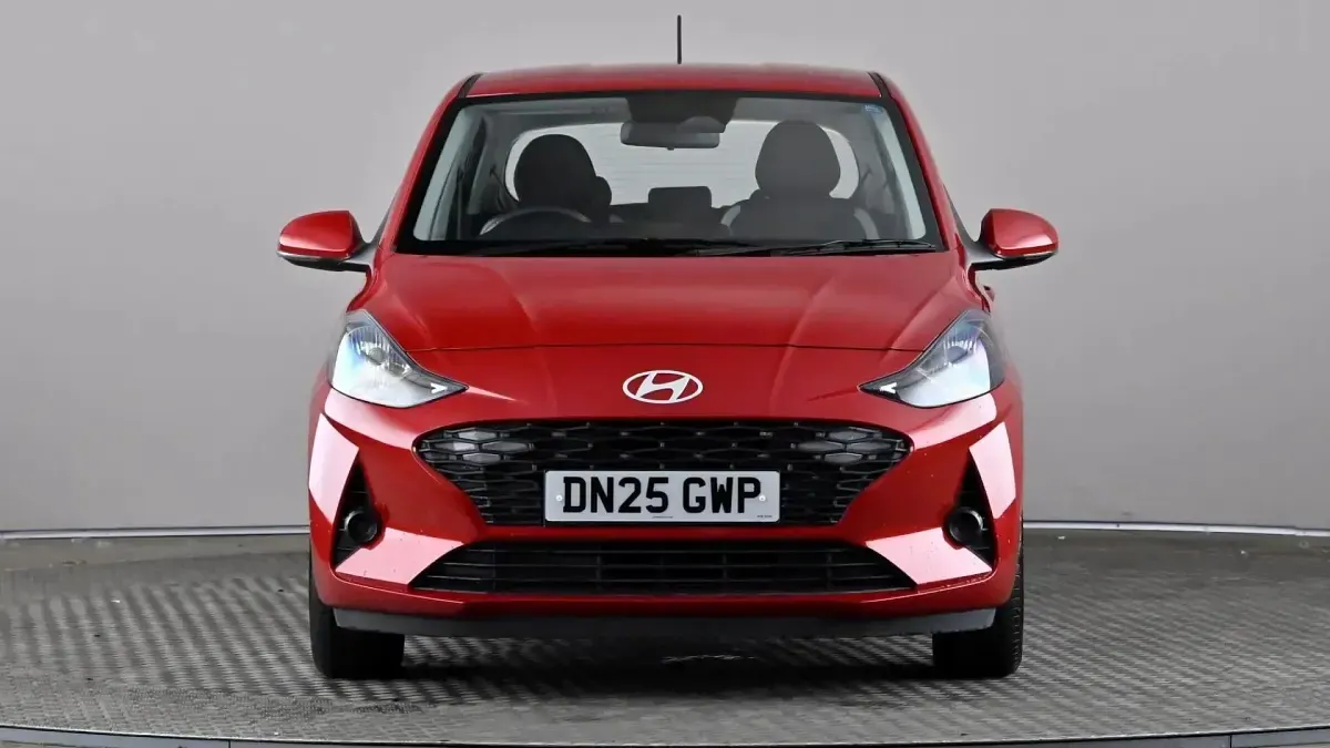 Usado Hyundai i10 Advanced 63 HP (46 kW) 2025 Vermelho Citadino