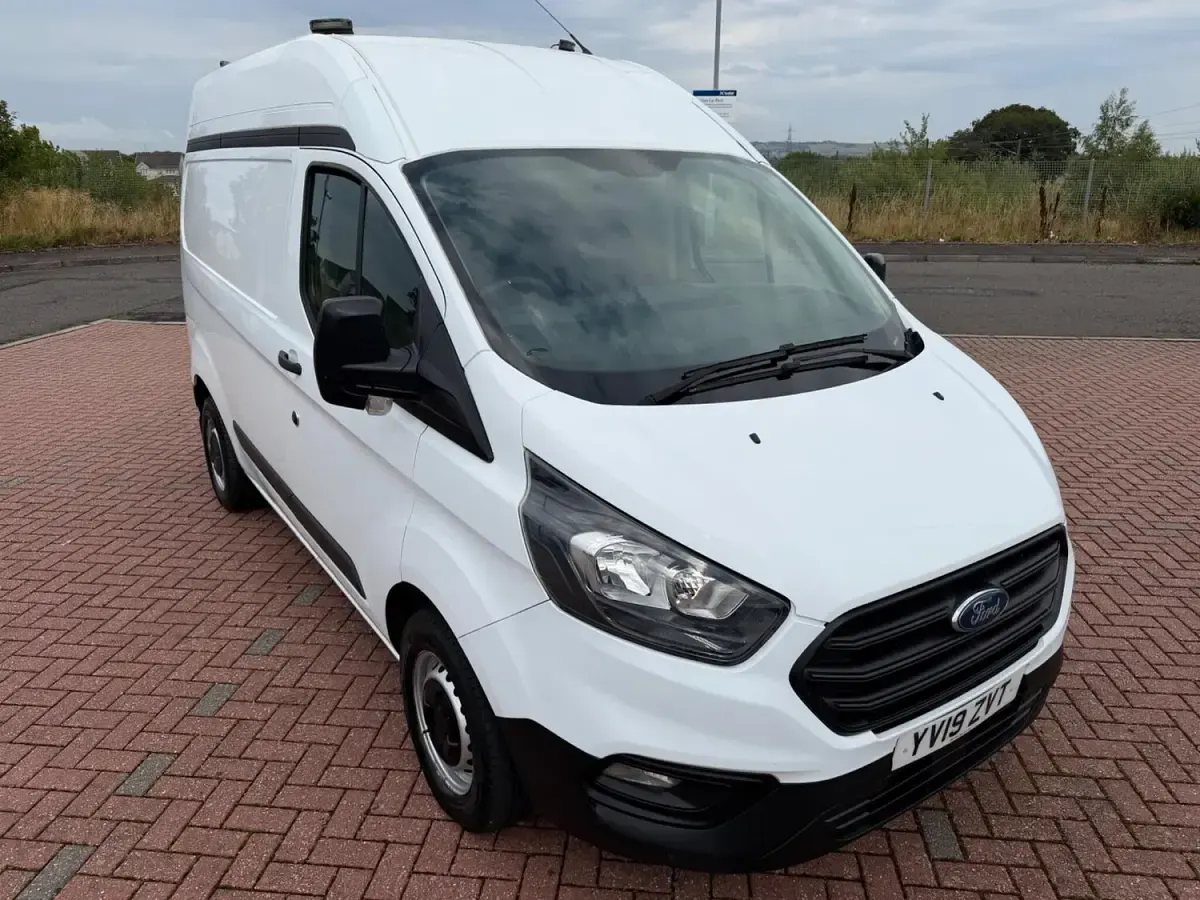 Used Ford Transit Custom 105 HP (77 kW) 2019 White Van