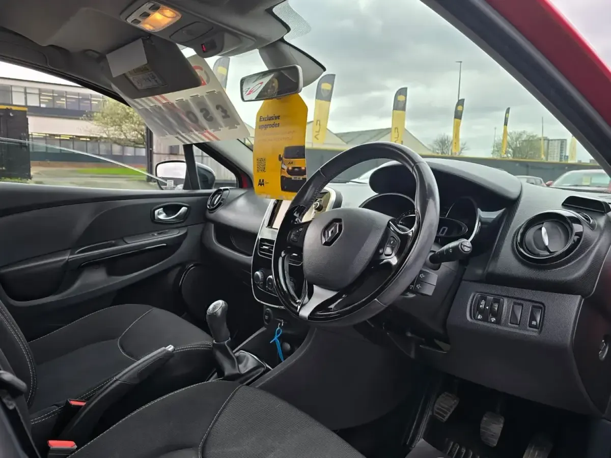 Usado Renault Clio IV Dynamique 90 HP (66 kW) 2016 Vermelho Citadino