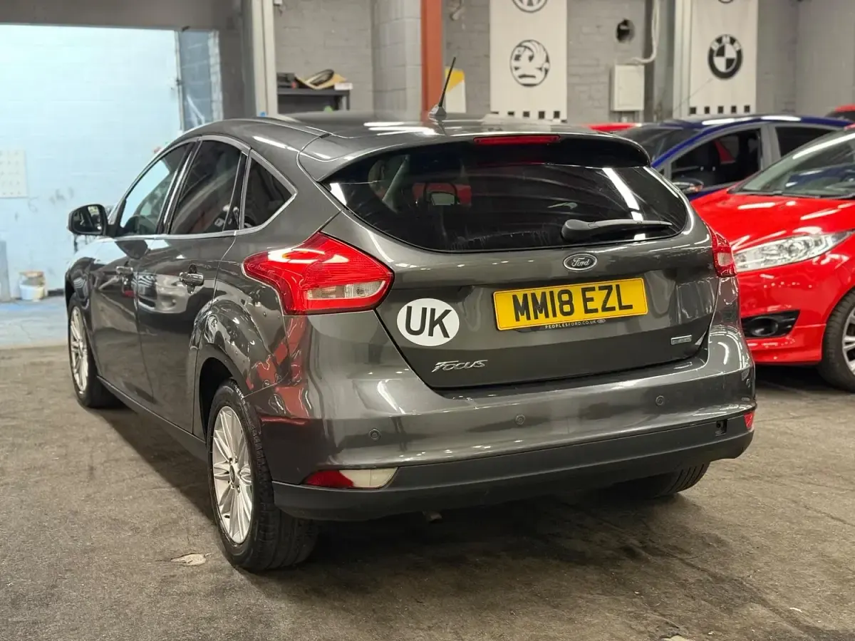 Used Ford Focus Zetec 100 HP (73 kW) 2018 Grey Hatchback