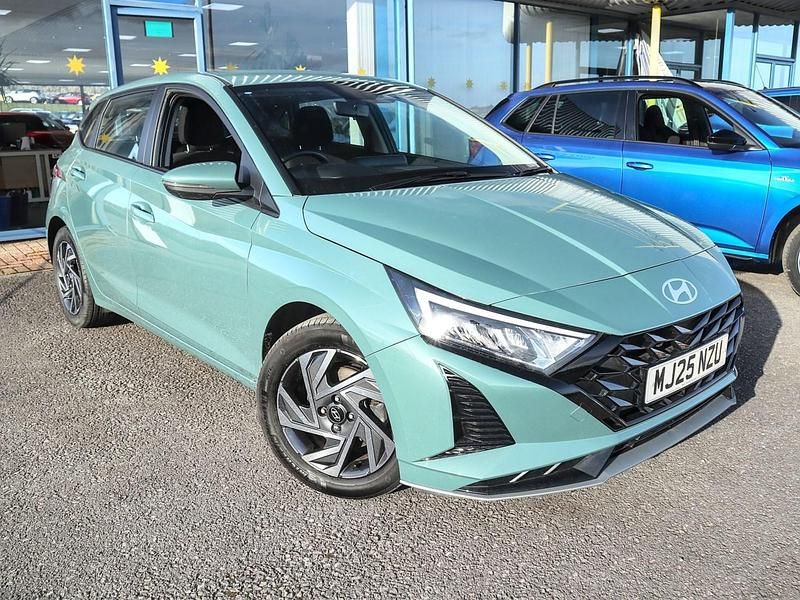 Used Hyundai i20 Advanced 100 HP (73 kW) 2025 Mangrove green Hatchback
