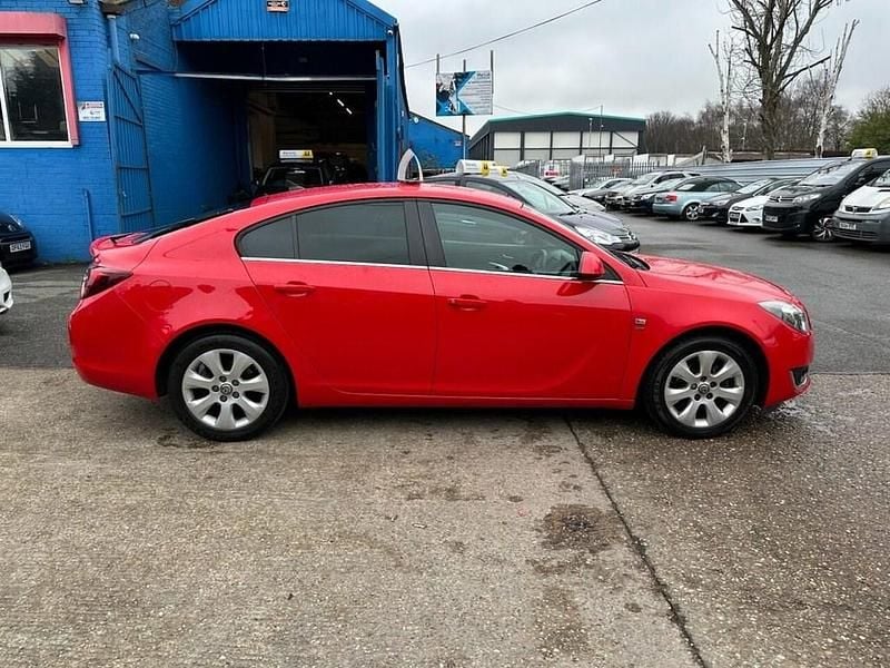 Used Vauxhall Insignia SRi 140 HP (102 kW) 2015 Red Hatchback