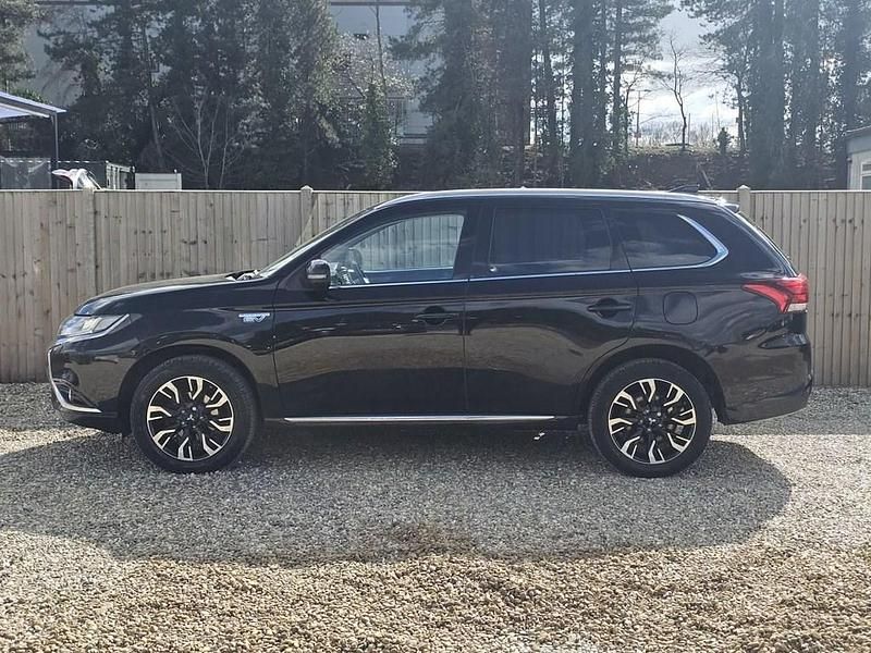 Used Mitsubishi Outlander P-HEV 200 HP (147 kW) 2017 Black Estate