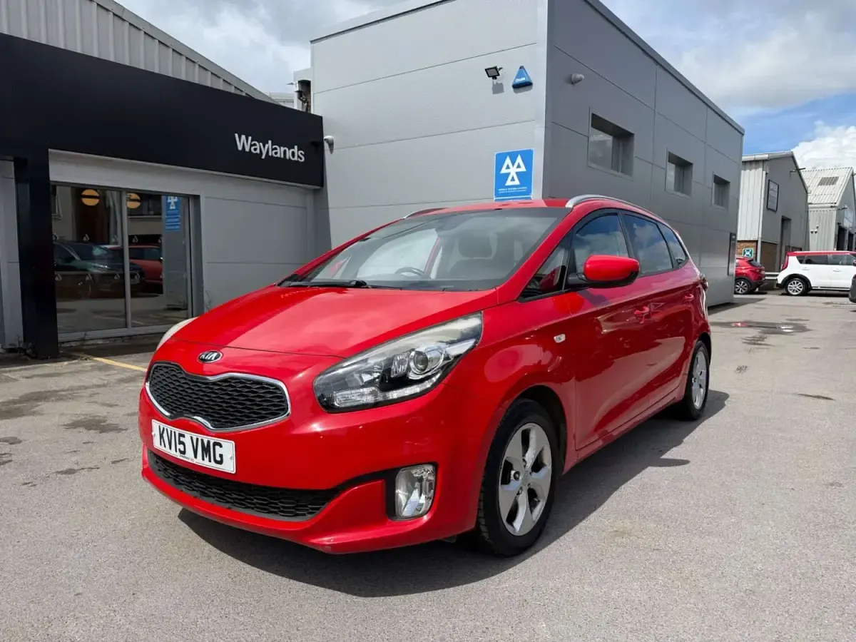 Used Kia Carens 2015 Red MPV