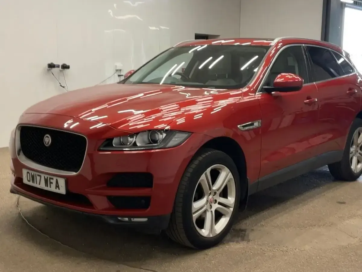 Used Jaguar F-Pace Portfolio 240 HP (176 kW) 2017 Red SUV