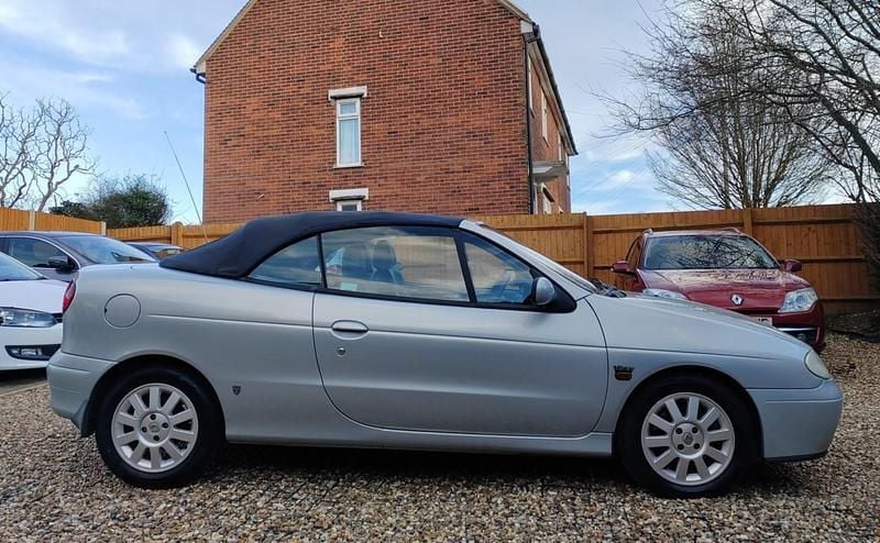 Used Renault Mégane Cabriolet Privilege 2001 Silver Cabriolet