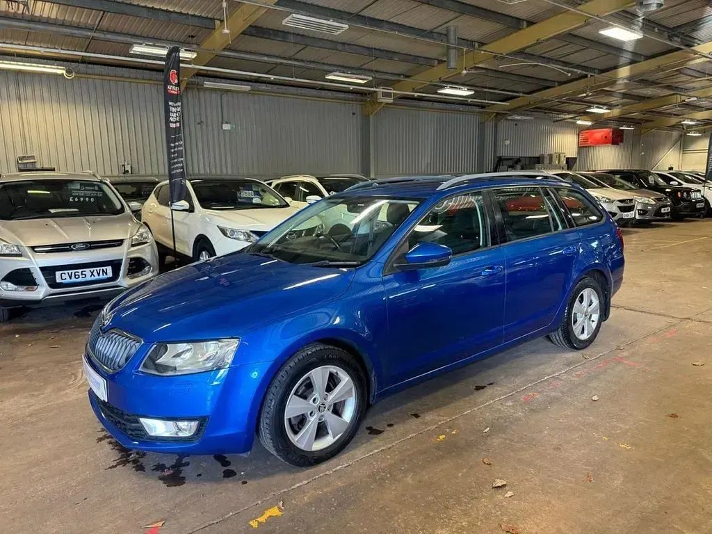Used Skoda Octavia SE L 115 HP (84 kW) 2017 Blue Estate