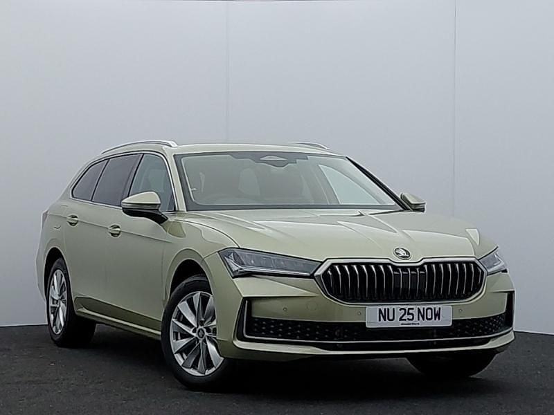 Metallic ice tea yellow New 2025 Skoda Superb SE Technology Estate | £27,998 (Super price) - Image 1/4
