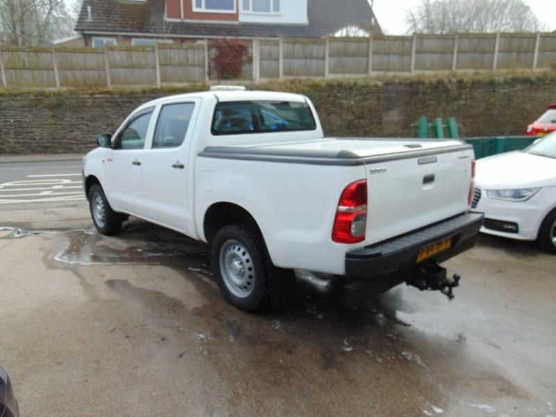 Used Toyota HiLux Active 144 HP (105 kW) 2014 White Pickup