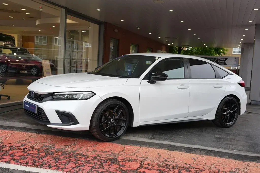 Used Honda Civic Hybrid 184 HP (135 kW) 2024 White Hatchback