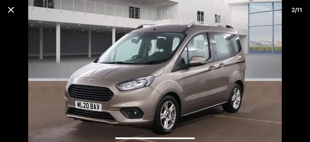 Usado Ford Tourneo Courier Zetec 100 CV (73 kW) 2020 Plateado Monovolumen