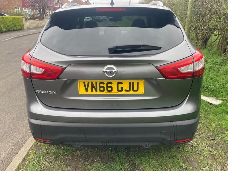 Used Nissan Qashqai N-Connecta 130 HP (95 kW) 2016 Grey SUV