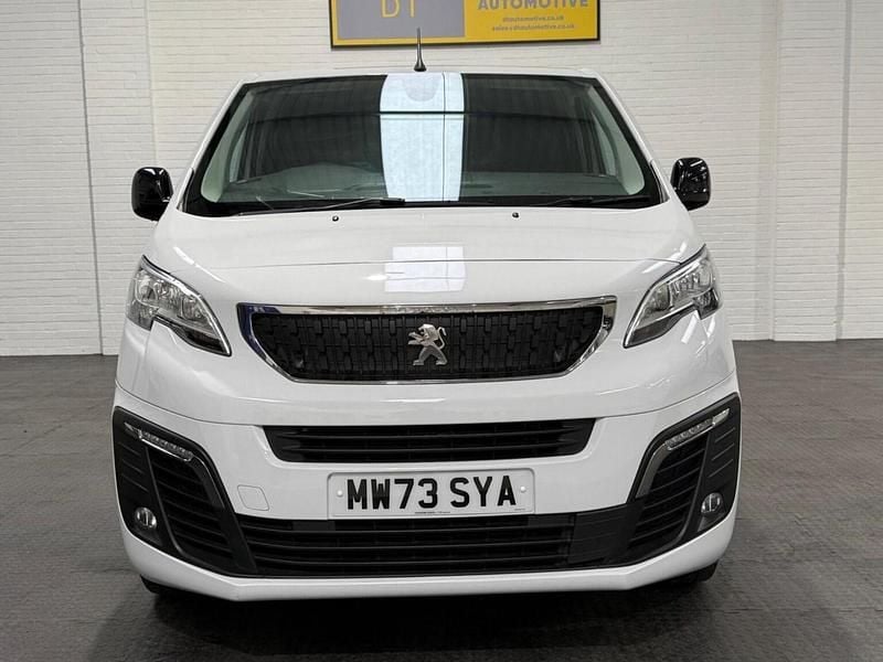 Used Peugeot Expert Premium 142 HP (104 kW) 2023 White Van