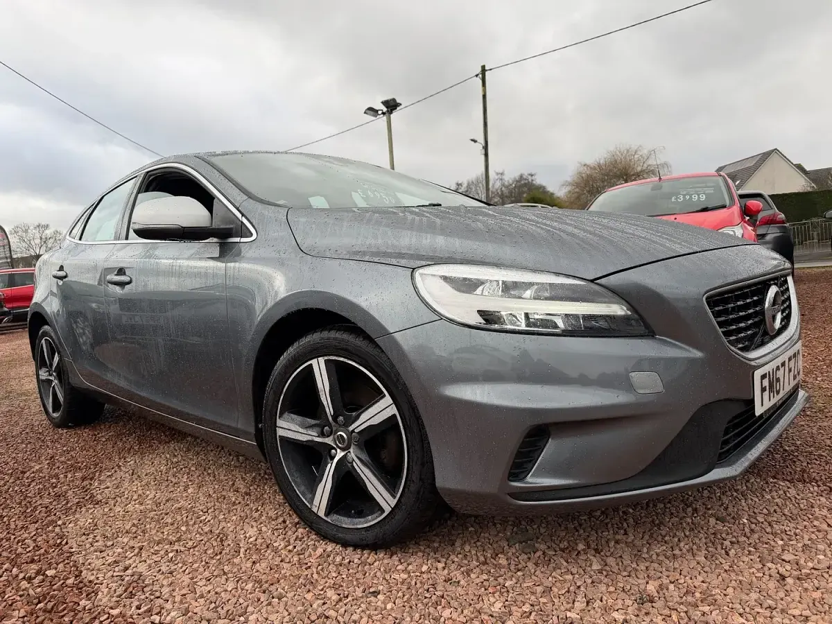 Used Volvo V40 R-Design 122 HP (89 kW) 2018 Grey Hatchback
