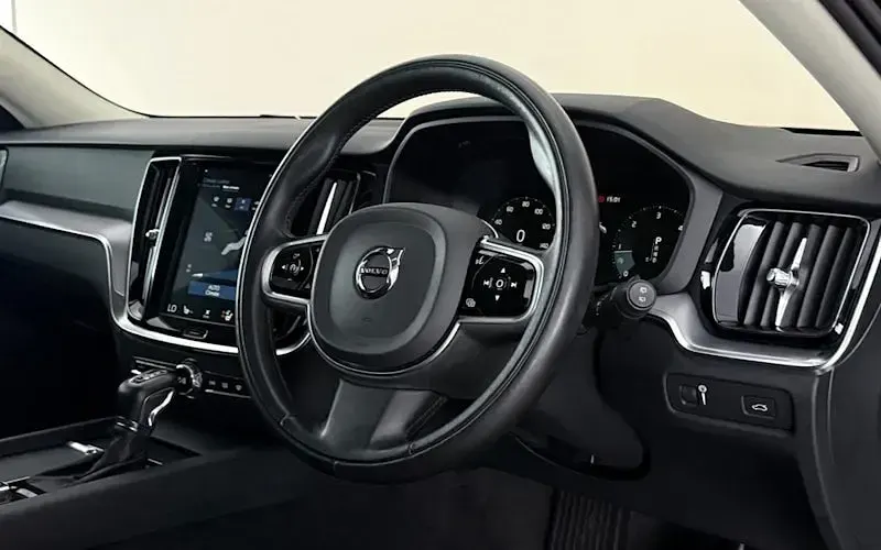 Used Volvo V60 Momentum 190 HP (139 kW) 2019 Estate