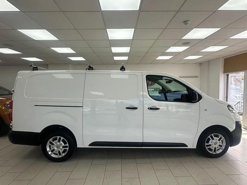 Używany Vauxhall Vivaro S 2021 Biały Minivan