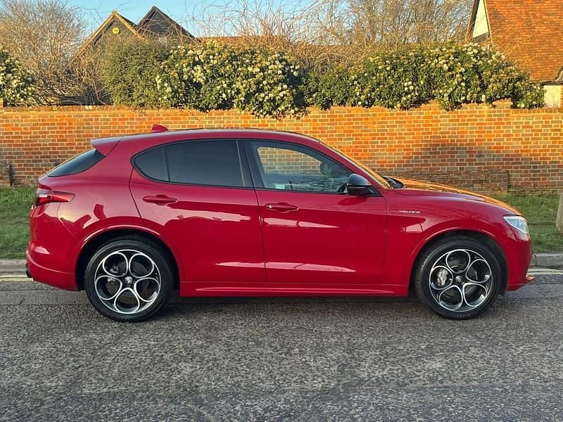 Used Alfa Romeo Stelvio Veloce 276 HP (202 kW) 2022 Red SUV