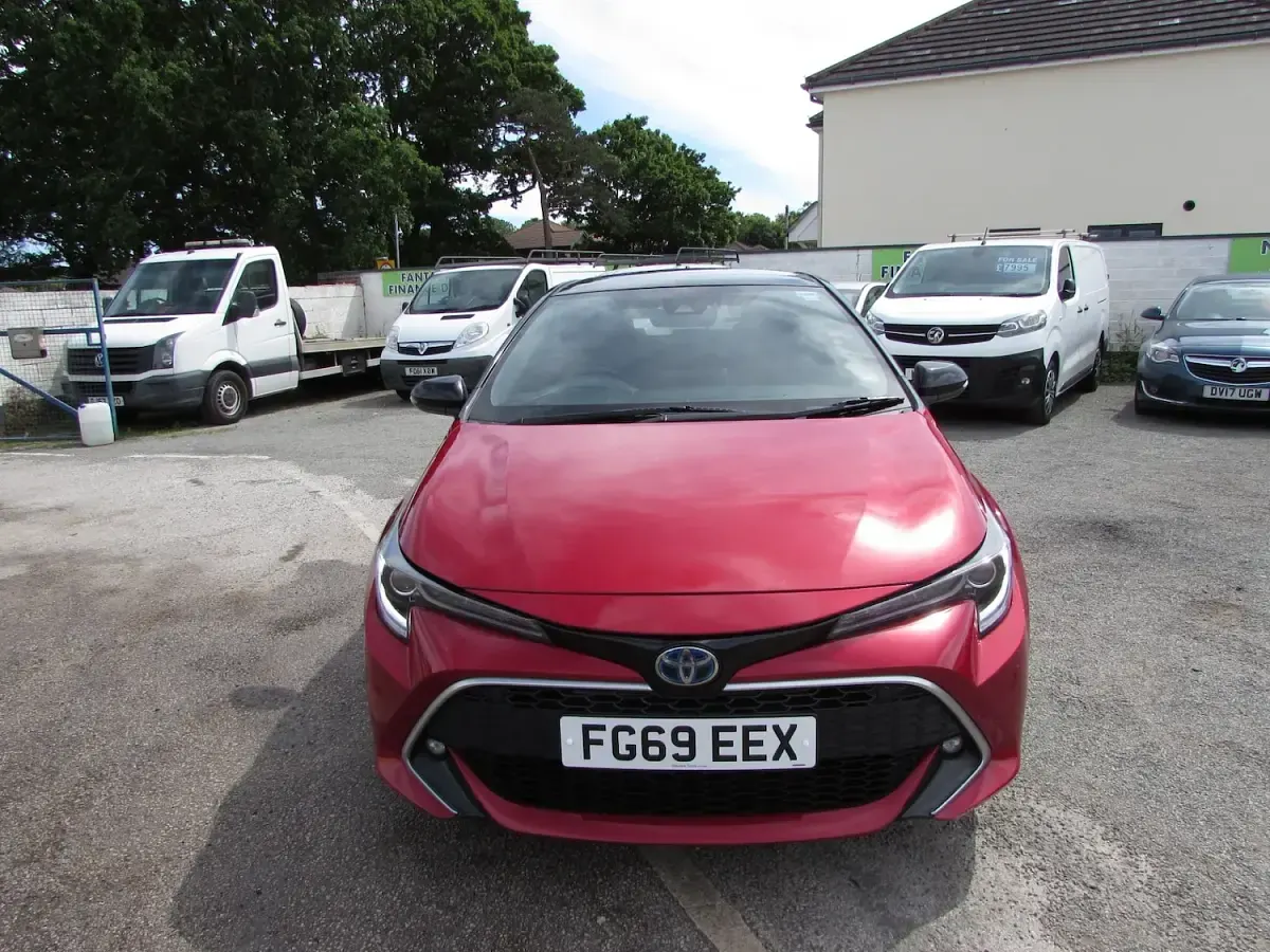 Used Toyota Corolla 122 HP (89 kW) 2019 Red Hatchback