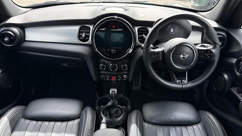 Usado Mini Cooper Exclusive 136 HP (100 kW) 2021 Preto Citadino