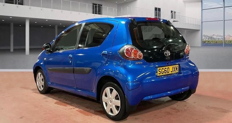 Used Toyota Aygo 67 HP (49 kW) 2010 Blue Hatchback