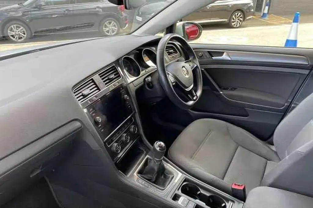 Used VW Golf VIII Edition 130 HP (95 kW) 2020 Silver Hatchback