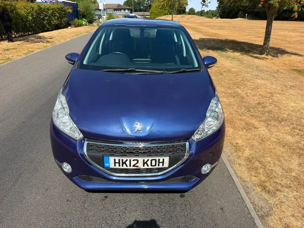 Used Peugeot 208 Active 95 HP (69 kW) 2012 Blue Hatchback